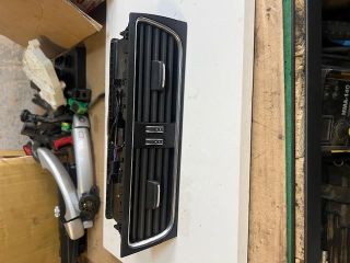 bontott AUDI A4 B8 Középső Szellőző