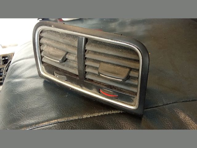 bontott AUDI A4 B8 Középső Szellőző