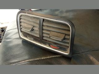 bontott AUDI A4 B8 Középső Szellőző
