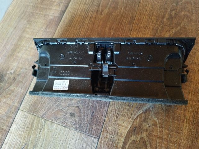 bontott AUDI A4 B8 Középső Szellőző