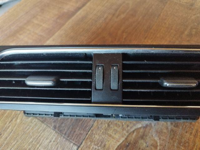 bontott AUDI A4 B8 Középső Szellőző