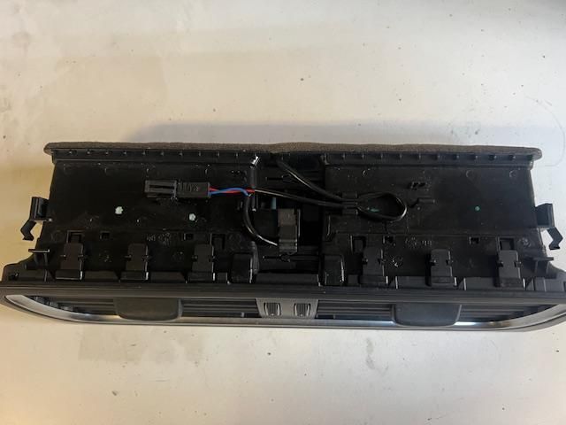 bontott AUDI A4 B8 Középső Szellőző