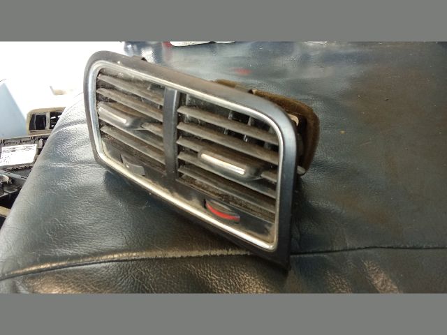 bontott AUDI A4 B8 Középső Szellőző