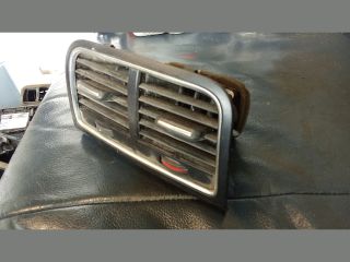 bontott AUDI A4 B8 Középső Szellőző