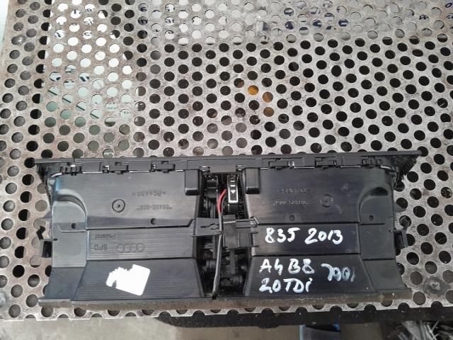 bontott AUDI A4 B8 Középső Szellőző