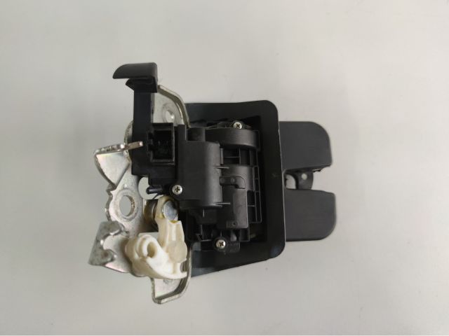 bontott AUDI A4 B8 Központizár Motor Csomagtérajtó