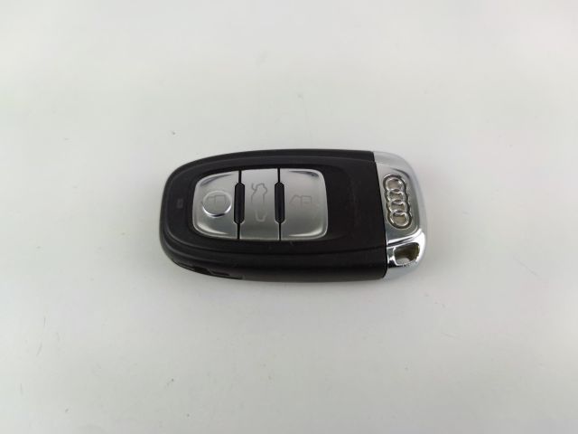 bontott AUDI A4 B8 Kulcs