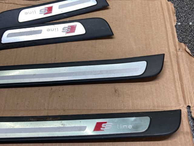 bontott AUDI A4 B8 Küszöb Burkolat