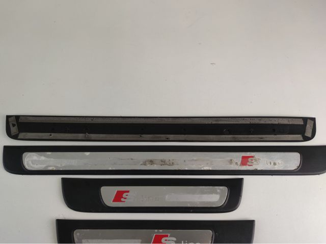 bontott AUDI A4 B8 Küszöb Burkolat