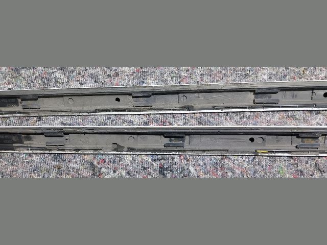 bontott AUDI A4 B8 Küszöb Díszléc Szett