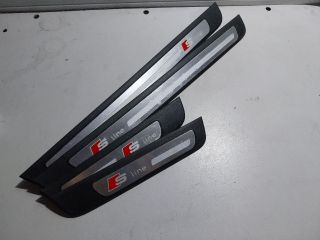 bontott AUDI A4 B8 Küszöb Díszléc Szett