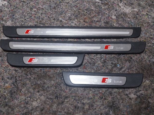 bontott AUDI A4 B8 Küszöb Díszléc Szett