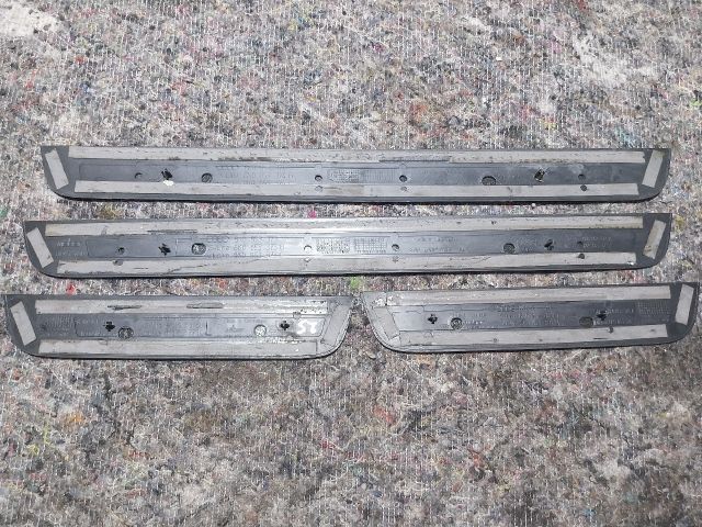 bontott AUDI A4 B8 Küszöb Díszléc Szett