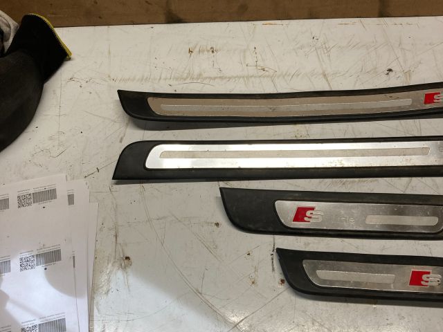 bontott AUDI A4 B8 Küszöb Díszléc Szett