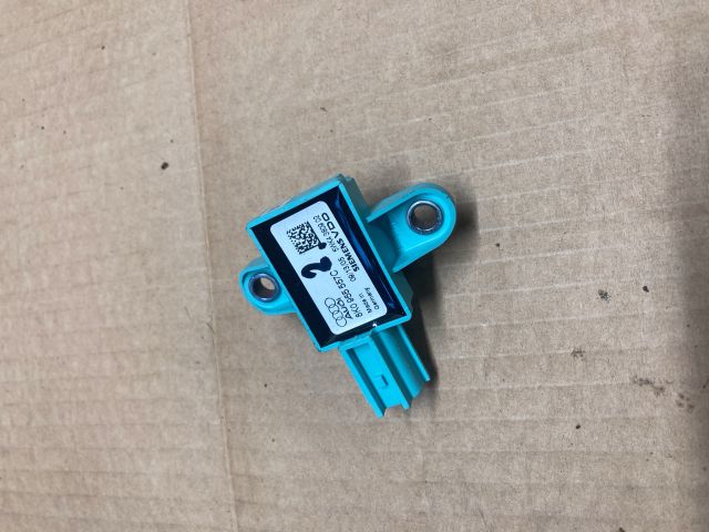 bontott AUDI A4 B8 Légzsák Indító Modul Oldallégzsák