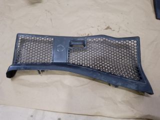 bontott AUDI A4 B8 Levélrács