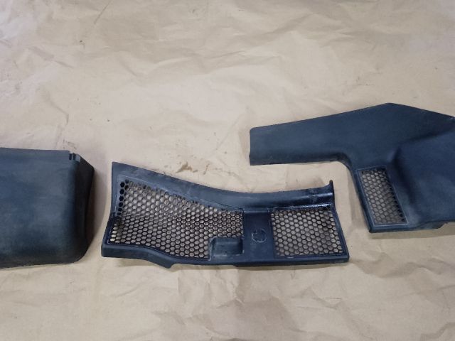 bontott AUDI A4 B8 Levélrács