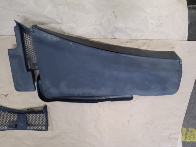 bontott AUDI A4 B8 Levélrács