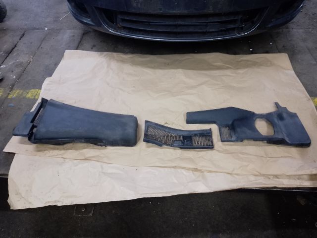 bontott AUDI A4 B8 Levélrács