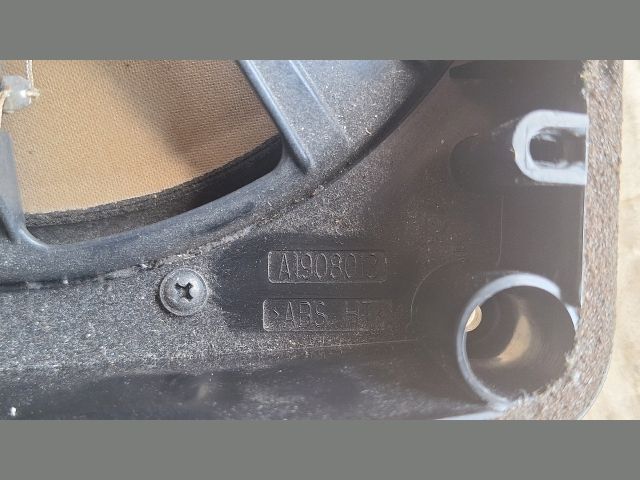 bontott AUDI A4 B8 Mélynyomó Hangszóró