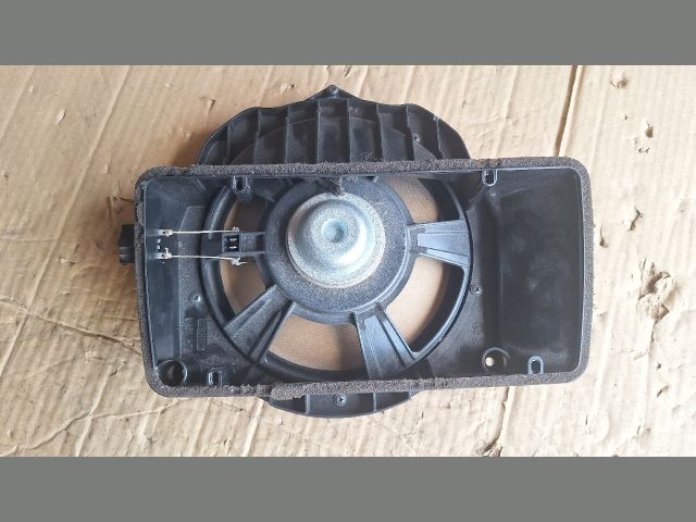 bontott AUDI A4 B8 Mélynyomó Hangszóró