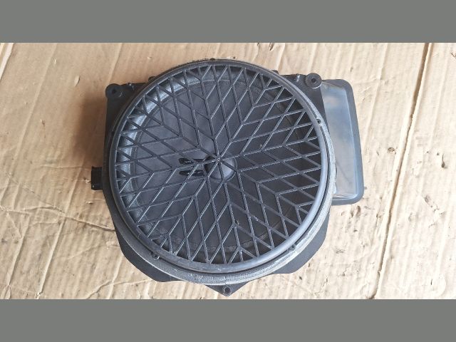 bontott AUDI A4 B8 Mélynyomó Hangszóró