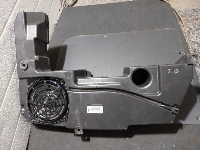 bontott AUDI A4 B8 Mélynyomó Hangszóró