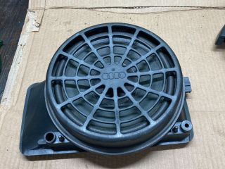 bontott AUDI A4 B8 Mélynyomó Hangszóró