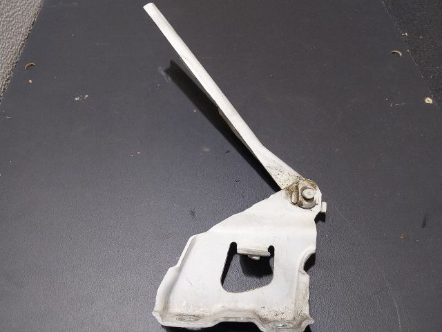 bontott AUDI A4 B8 Motorháztető Bal Zsanér