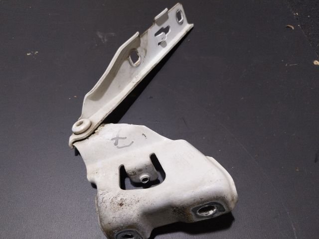 bontott AUDI A4 B8 Motorháztető Bal Zsanér