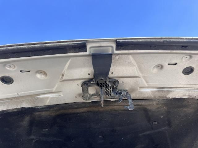 bontott AUDI A4 B8 Motorháztető Biztonsági Kampó