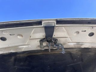 bontott AUDI A4 B8 Motorháztető Biztonsági Kampó