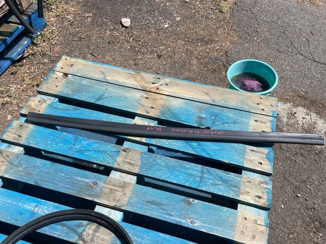 bontott AUDI A4 B8 Motorháztető Gumikéder