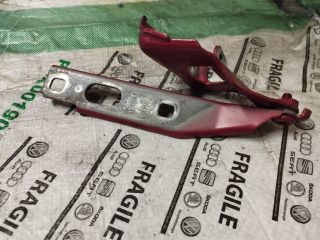 bontott AUDI A4 B8 Motorháztető Jobb Zsanér