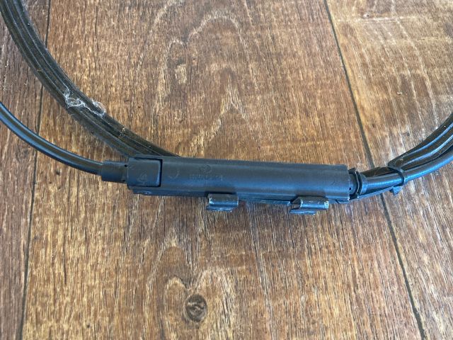 bontott AUDI A4 B8 Motorháztető Nyitó Bowden