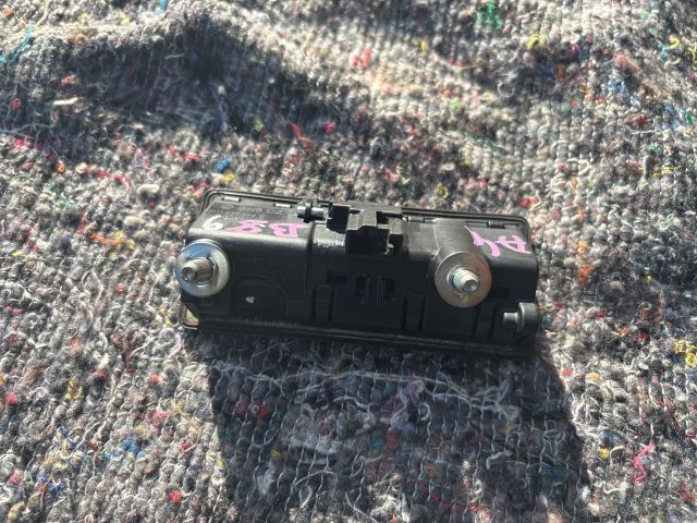 bontott AUDI A4 B8 Motorháztető Nyitó Kar / Gomb