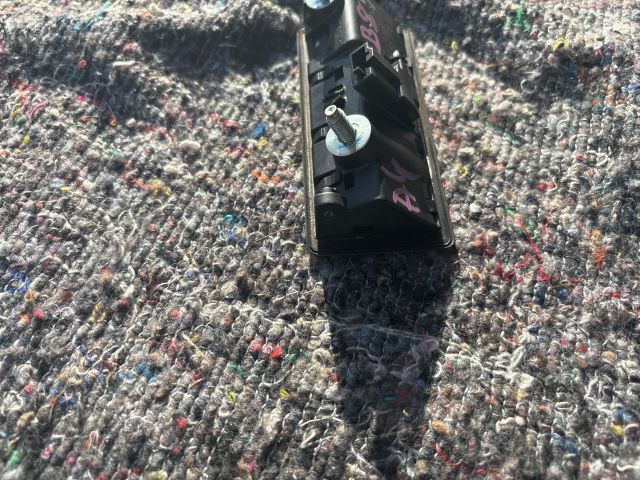 bontott AUDI A4 B8 Motorháztető Nyitó Kar / Gomb