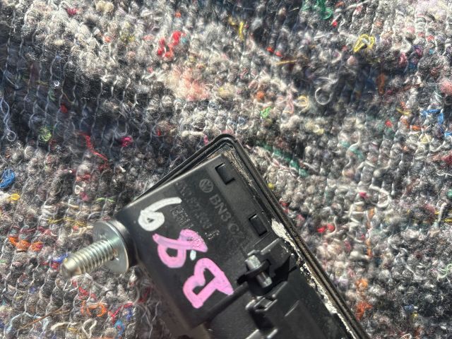 bontott AUDI A4 B8 Motorháztető Nyitó Kar / Gomb