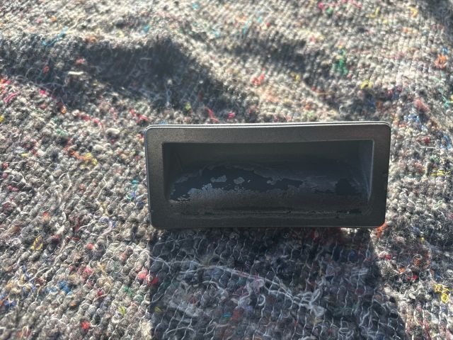 bontott AUDI A4 B8 Motorháztető Nyitó Kar / Gomb