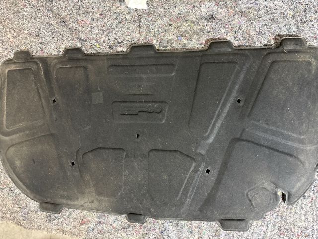 bontott AUDI A4 B8 Motorháztető Szigetelés