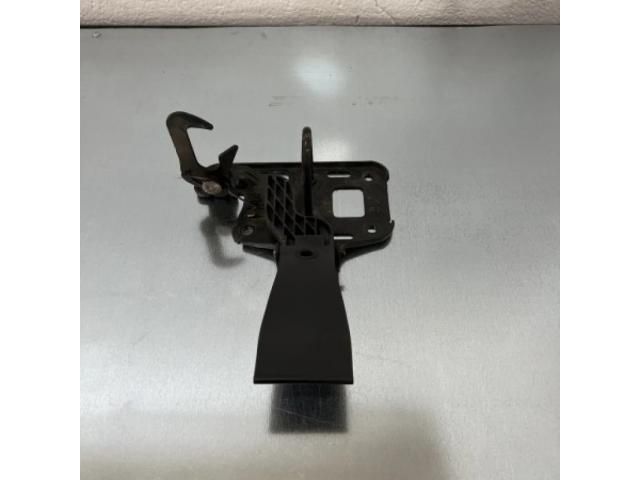 bontott AUDI A4 B8 Motorháztető Zárszerkezet