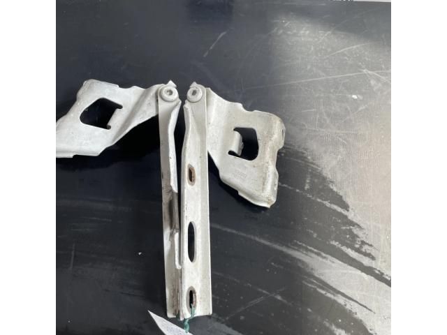 bontott AUDI A4 B8 Motorháztető Zsanér Pár