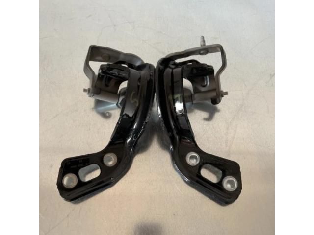 bontott AUDI A4 B8 Motorháztető Zsanér Pár