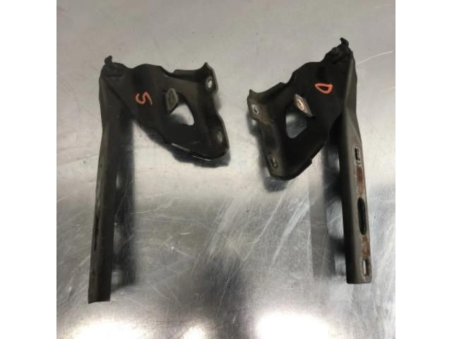 bontott AUDI A4 B8 Motorháztető Zsanér Pár