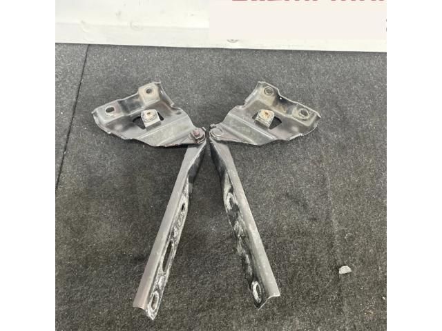 bontott AUDI A4 B8 Motorháztető Zsanér Pár