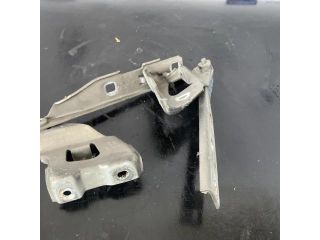 bontott AUDI A4 B8 Motorháztető Zsanér Pár