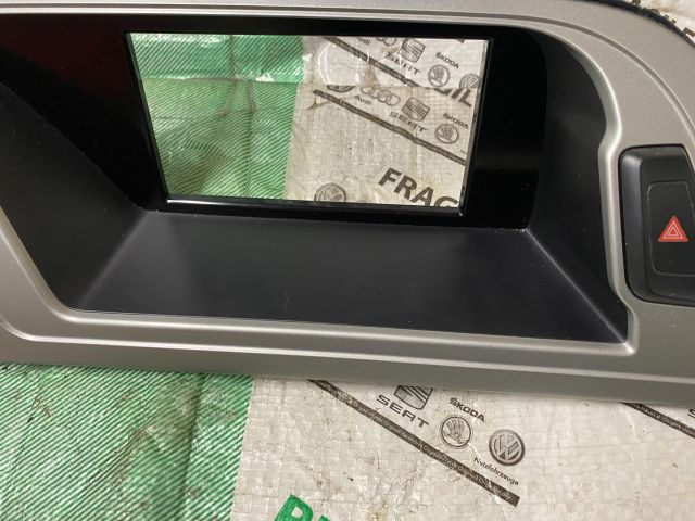 bontott AUDI A4 B8 Multifunkciós Kijelző Keret