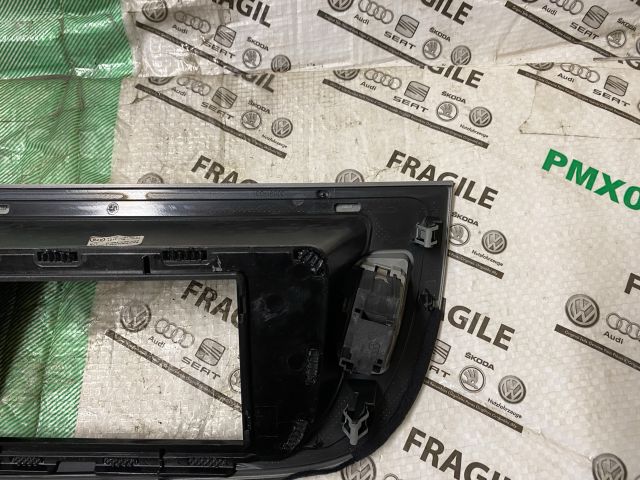 bontott AUDI A4 B8 Multifunkciós Kijelző Keret