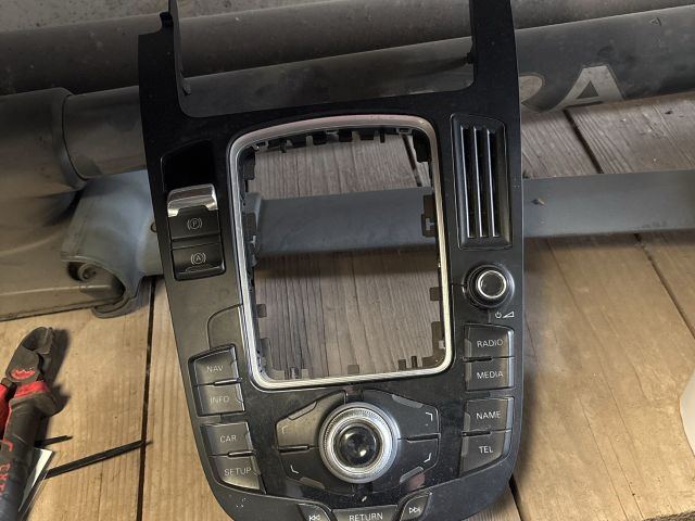 bontott AUDI A4 B8 Multimédia Vezérlő