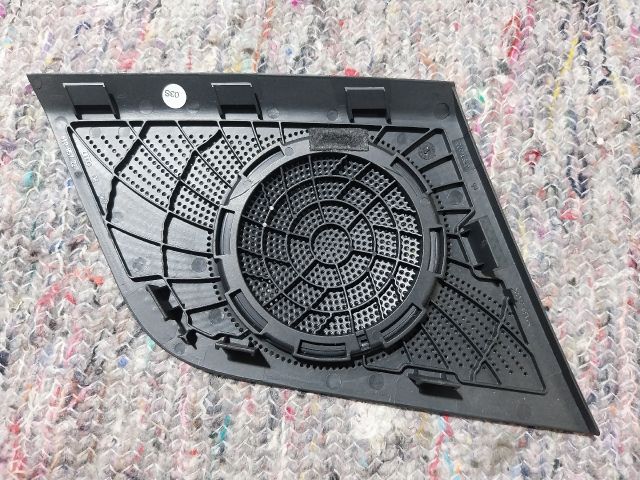 bontott AUDI A4 B8 Műszerfal Bal Hangszóró Burkolat